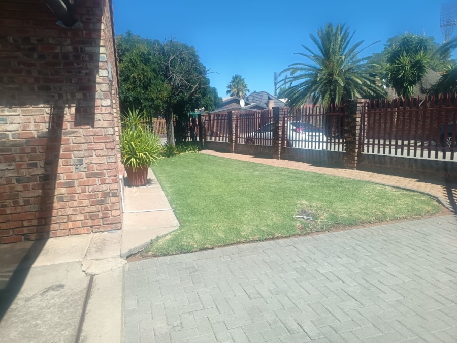 3 Bedroom Property for Sale in Roylglen Gardens Northern Cape